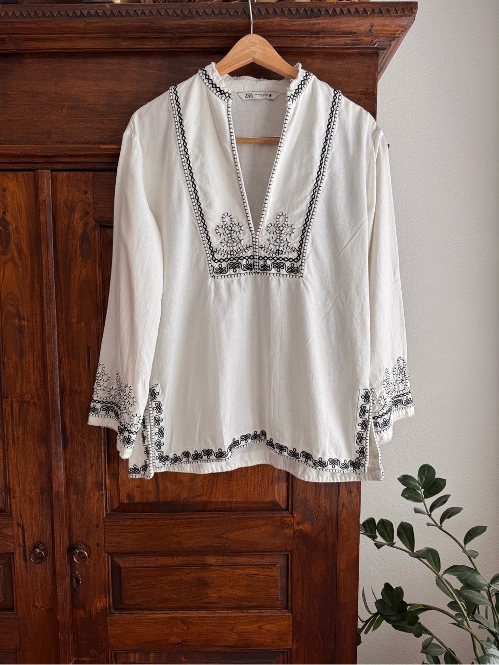Zara White And Black Embroidered Cotton Linen Blend Tunic Top